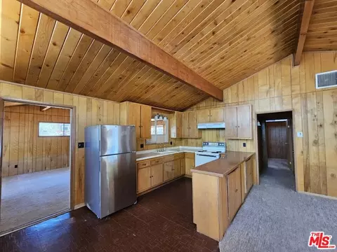 845 Moreno Ln, Sugarloaf, CA 92386 photo 4