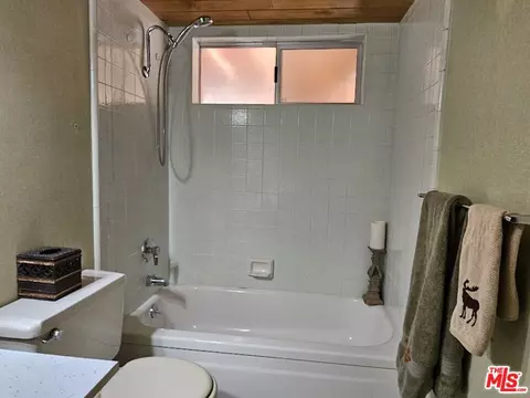 Bath - 845 Moreno Ln, Sugarloaf, CA 92386 photo 2 of 2