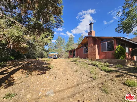 Exterior - 845 Moreno Ln, Sugarloaf, CA 92386 photo 5 of 8