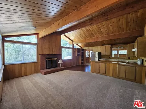 Living - 845 Moreno Ln, Sugarloaf, CA 92386 photo 2 of 6