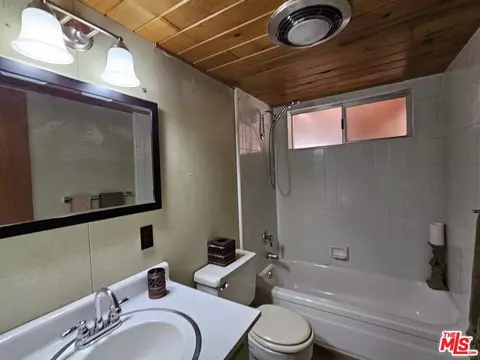 Bath - 845 Moreno Ln, Sugarloaf, CA 92386 photo 2 of 3