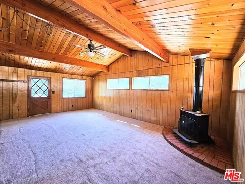Living - 845 Moreno Ln, Sugarloaf, CA 92386 photo 3 of 6
