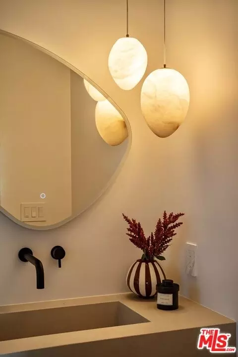 Bath - 31376 Broad Beach Rd, Malibu, CA 90265 photo 2 of 5