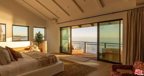 Bedroom - 31376 Broad Beach Rd, Malibu, CA 90265 photo 3 of 4