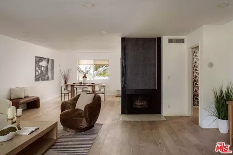 Living - 9761 Via Pavia, Burbank, CA 91504 photo 3 of 5