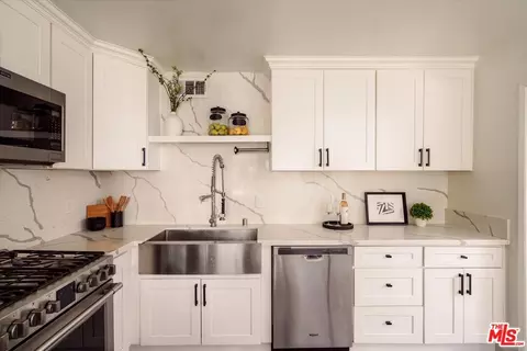 Kitchen - 9761 Via Pavia, Burbank, CA 91504 photo 2 of 2