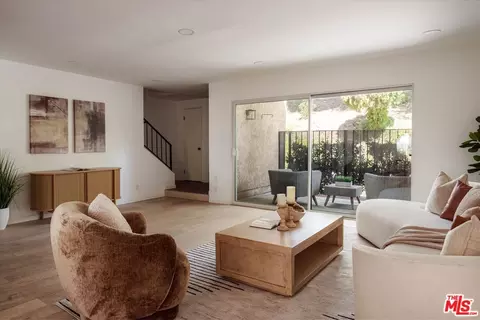 Living - 9761 Via Pavia, Burbank, CA 91504 photo 5 of 5