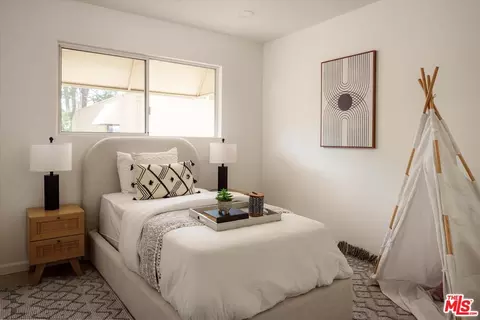 Bedroom - 9761 Via Pavia, Burbank, CA 91504 photo 6 of 7