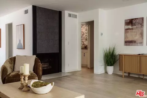 Living - 9761 Via Pavia, Burbank, CA 91504 photo 4 of 5