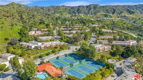 View/Area - 9761 Via Pavia, Burbank, CA 91504 photo 1 of 1