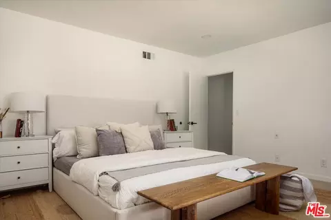 Bedroom - 9761 Via Pavia, Burbank, CA 91504 photo 1 of 7