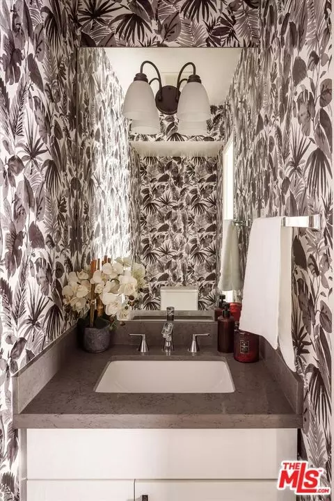 Bath - 9761 Via Pavia, Burbank, CA 91504 photo 1 of 4