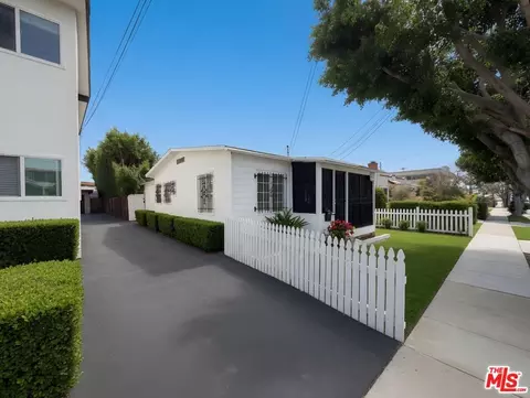 438 W Plymouth St, Inglewood, CA 90302