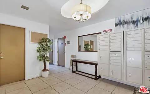 Entry Way - 615 E Broadway #304, Long Beach, CA 90802 photo 1 of 2