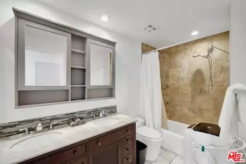 Bath - 615 E Broadway #304, Long Beach, CA 90802 photo 1 of 1