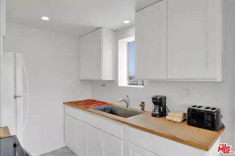Kitchen - 615 E Broadway #304, Long Beach, CA 90802 photo 1 of 2