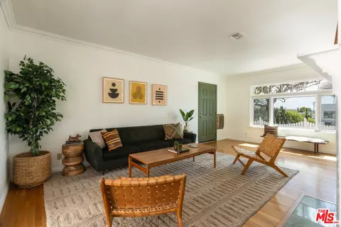 1402 Prospect Ave, Hermosa Beach, CA 90254