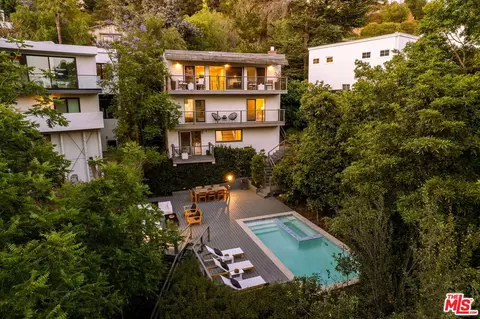 2753 La Cuesta Dr, Los Angeles, CA 90046