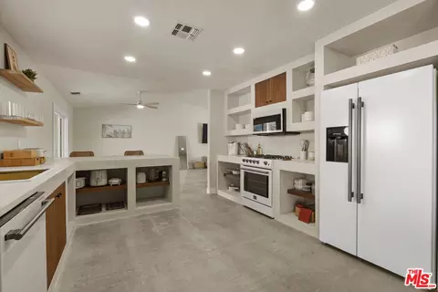 Kitchen - 7845 Elwood St, Joshua Tree, CA 92252 photo 1 of 9