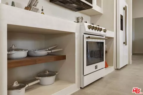Kitchen - 7845 Elwood St, Joshua Tree, CA 92252 photo 9 of 9