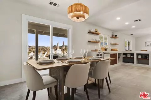 Dining - 7845 Elwood St, Joshua Tree, CA 92252 photo 3 of 4