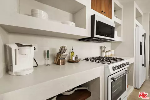 Kitchen - 7845 Elwood St, Joshua Tree, CA 92252 photo 4 of 9