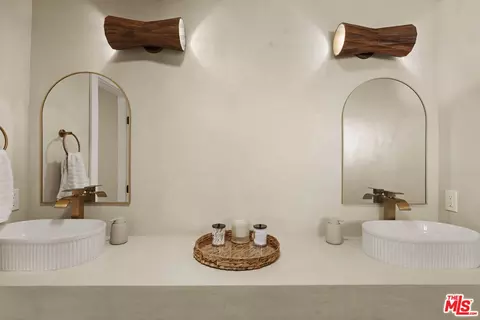 Bath - 7845 Elwood St, Joshua Tree, CA 92252 photo 5 of 5