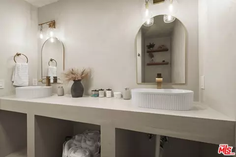Bath - 7845 Elwood St, Joshua Tree, CA 92252 photo 2 of 5