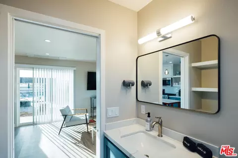 Bath - 674 Gerber Ave, Landers, CA 92285 photo 1 of 4