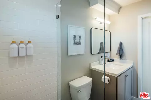 Bath - 674 Gerber Ave, Landers, CA 92285 photo 3 of 4