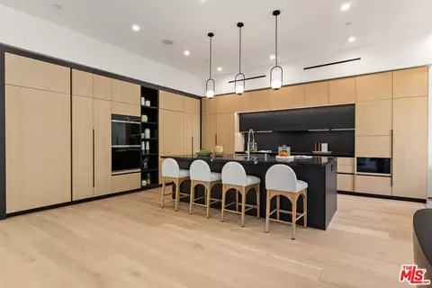 11929 Brentwood Grove Dr, Los Angeles, CA 90049