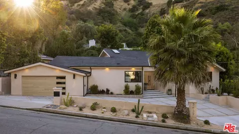 3637 Loadstone Dr, Sherman Oaks, CA 91403