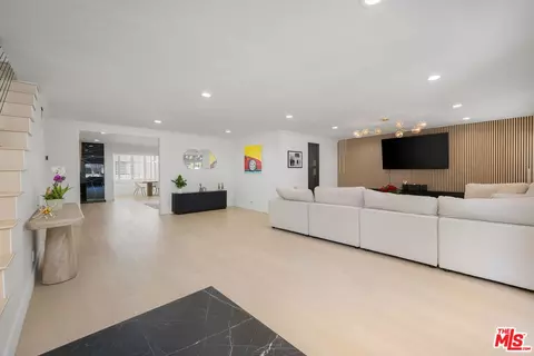 5315 Yarmouth Ave #104, Encino, CA 91316