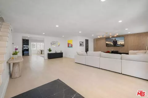 5315 Yarmouth Ave #104, Encino, CA 91316