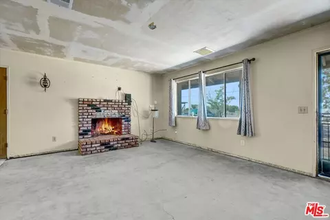 Living - 10314 E Ave, Littlerock, CA 93543 photo 2 of 5