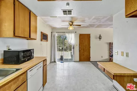 Kitchen - 10314 E Ave, Littlerock, CA 93543 photo 4 of 5