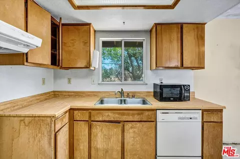Kitchen - 10314 E Ave, Littlerock, CA 93543 photo 5 of 5