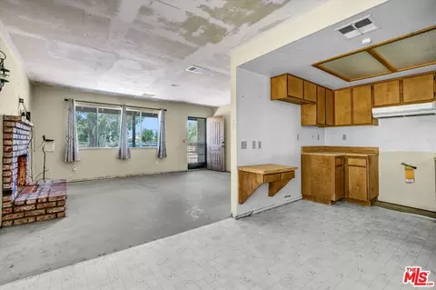 Living - 10314 E Ave, Littlerock, CA 93543 photo 5 of 5