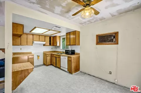 Kitchen - 10314 E Ave, Littlerock, CA 93543 photo 3 of 5