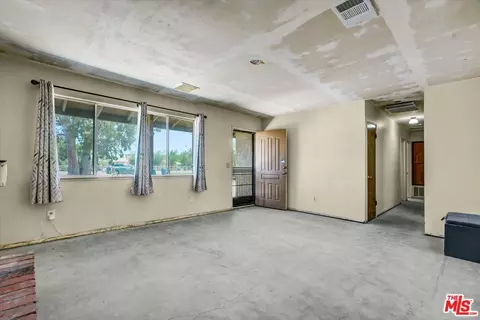 Living - 10314 E Ave, Littlerock, CA 93543 photo 3 of 5