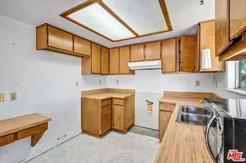 Kitchen - 10314 E Ave, Littlerock, CA 93543 photo 1 of 5