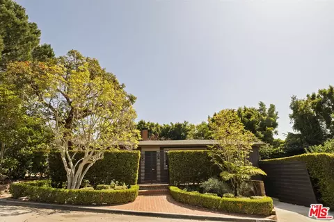 6424 Ivarene Ave, Los Angeles, CA 90068
