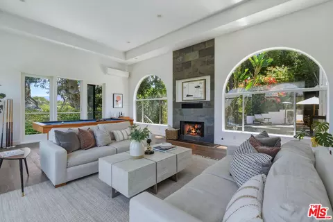 11528 Decente Dr, Studio City, CA 91604
