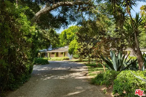 Exterior - 279 Santa Rosa Ln, Montecito, CA 93108 photo 2 of 8