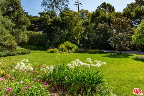 Exterior - 279 Santa Rosa Ln, Montecito, CA 93108 photo 4 of 8
