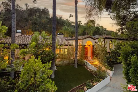 3757 Hayvenhurst Ave, Encino, CA 91436