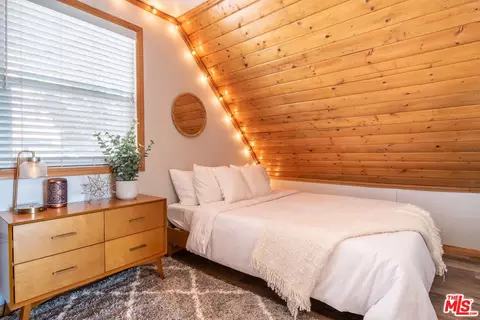 Bedroom - 31561 Panorama Dr, Running Springs, CA 92382 photo 4 of 9