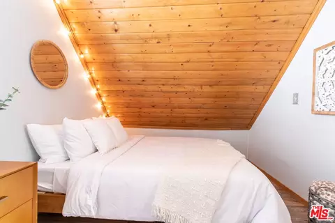 Bedroom - 31561 Panorama Dr, Running Springs, CA 92382 photo 5 of 9