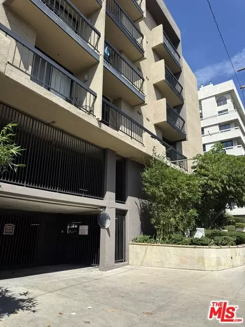 7320 Hawthorn Ave #106, Los Angeles, CA 90046