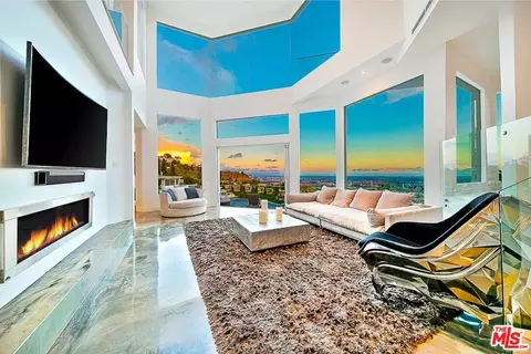 2183 Sunset Plaza Dr, Los Angeles, CA 90069